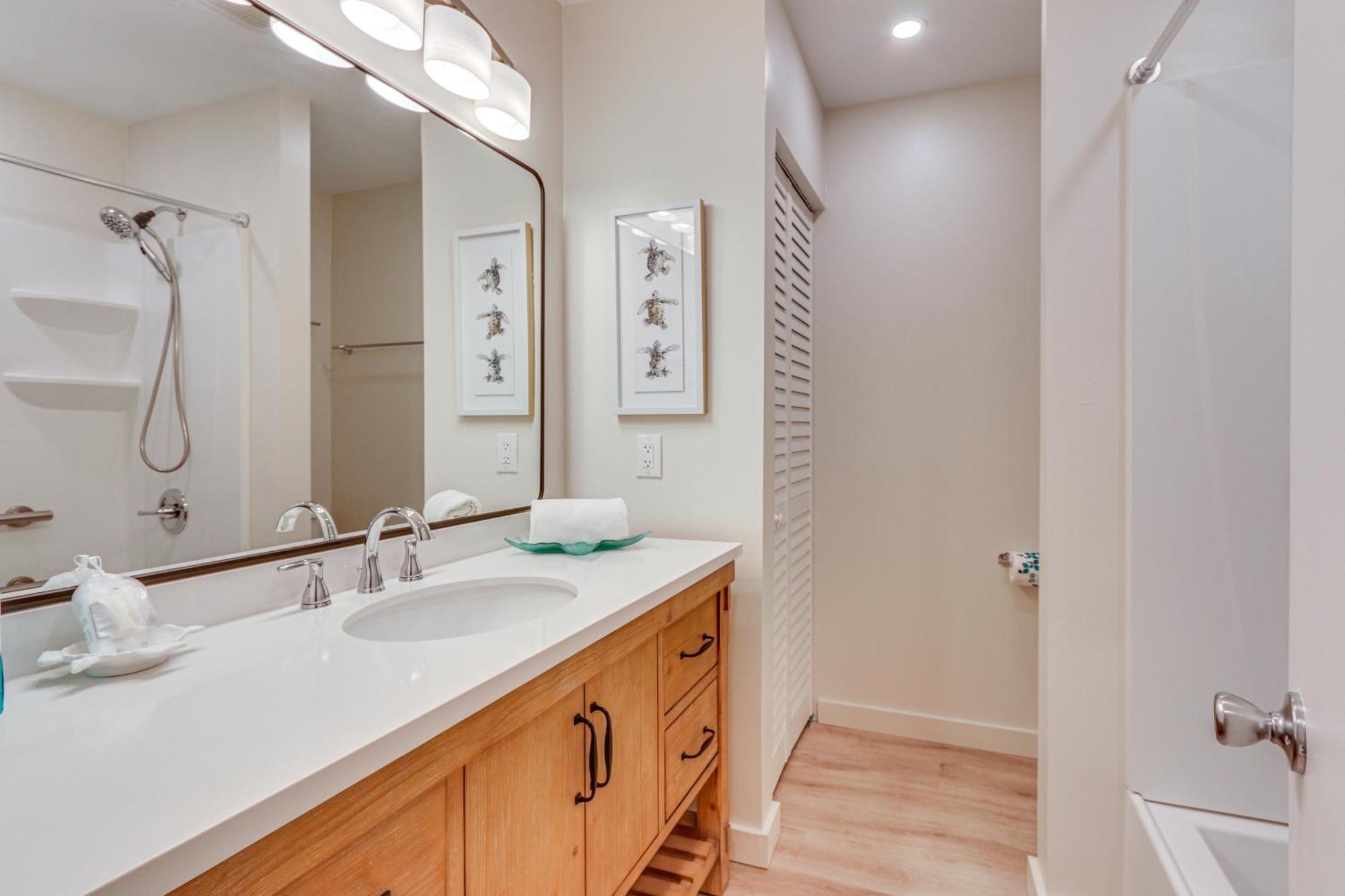 Modern Hilton Head Retreat Walk To Beach And Golf! Хилтон-Хед-Айленд Экстерьер фото