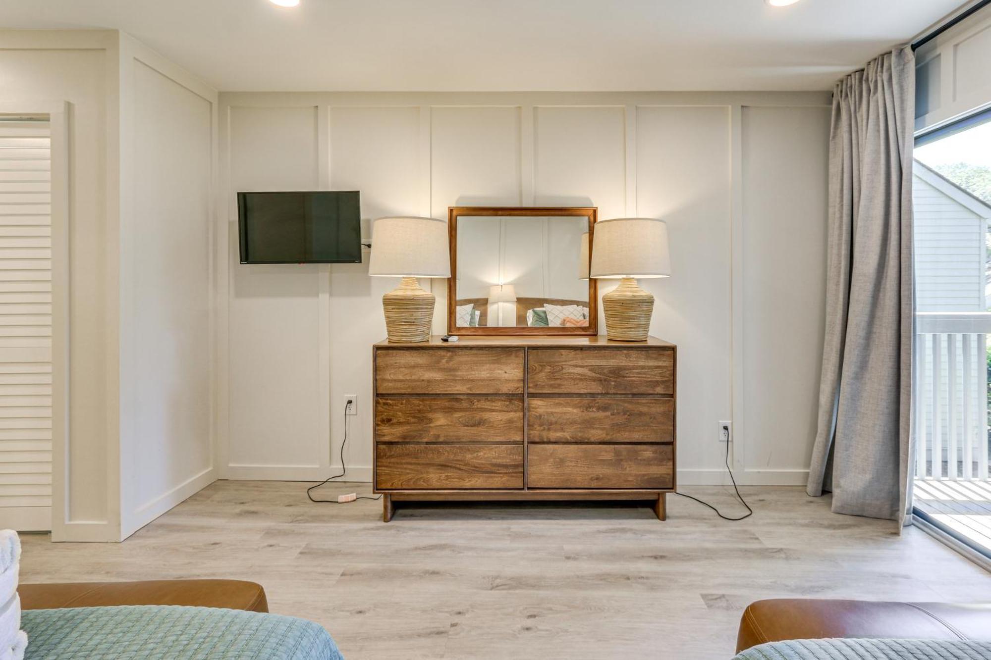 Modern Hilton Head Retreat Walk To Beach And Golf! Хилтон-Хед-Айленд Экстерьер фото