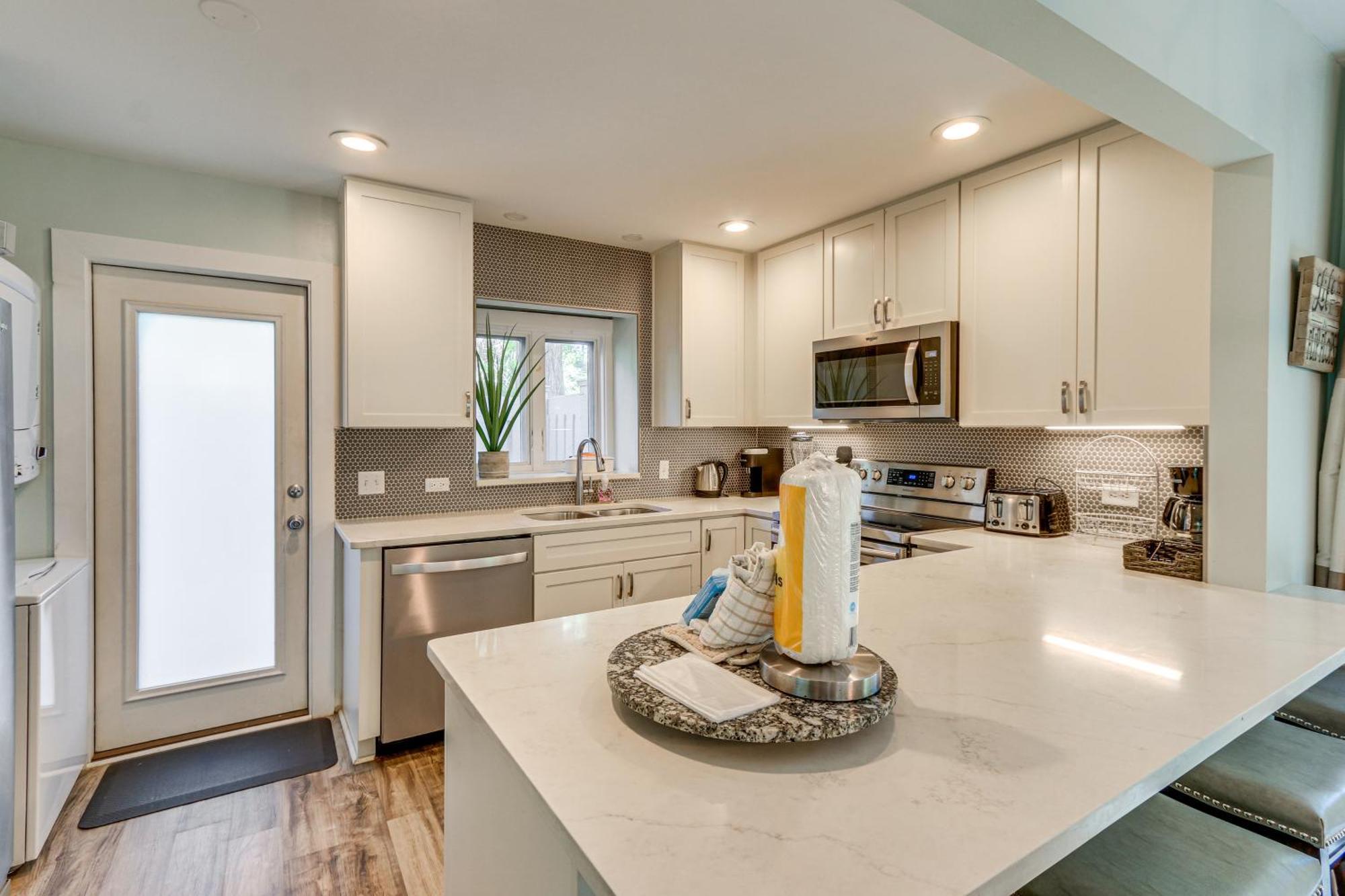 Modern Hilton Head Retreat Walk To Beach And Golf! Хилтон-Хед-Айленд Экстерьер фото