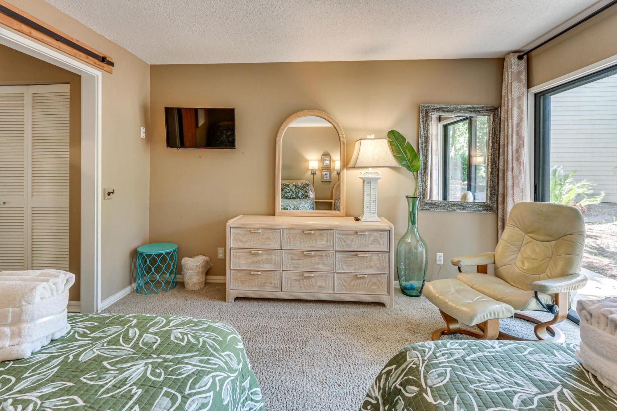 Modern Hilton Head Retreat Walk To Beach And Golf! Хилтон-Хед-Айленд Экстерьер фото